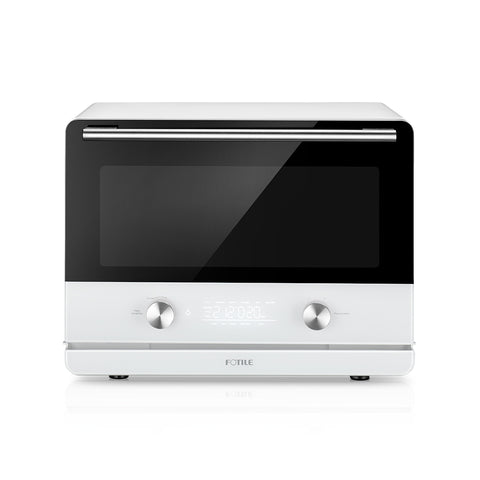 Un elegante y moderno horno mixto de vapor con frontal de cristal negro y pantalla digital con botones táctiles y dos diales. La unidad tiene un exterior blanco, que encarna las capacidades multifuncionales de la serie ChefCubii. El nombre de la marca "FOTILE" es visible en la parte frontal inferior del aparato. Un elegante y moderno horno mixto de vapor con frontal de cristal negro y pantalla digital con botones táctiles y dos diales. La unidad tiene un exterior blanco, que encarna las capacidades multifuncionales de la serie ChefCubii. El nombre de la marca "FOTILE" es visible en la parte frontal inferior del aparato.