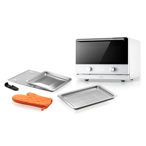 El horno de vapor combinado FOTILE con pantalla digital y dos mandos de control se muestra junto con los accesorios. Los accesorios incluyen una rejilla de cocción, una bandeja de horno con lados elevados, una bandeja perforada, pinzas negras y un guante de horno naranja. El horno de vapor combinado FOTILE con pantalla digital y dos mandos de control se muestra junto con los accesorios. Los accesorios incluyen una rejilla de cocción, una bandeja de horno con lados elevados, una bandeja perforada, pinzas negras y un guante de horno naranja.